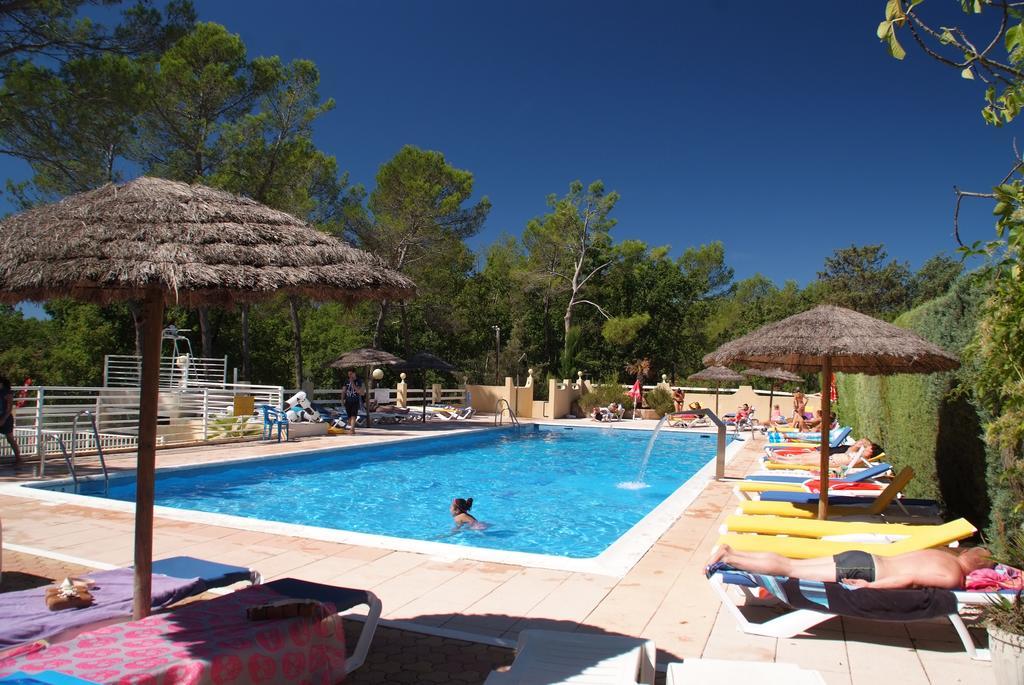Camping Le Parc Saint-Paul-en-Foret Экстерьер фото