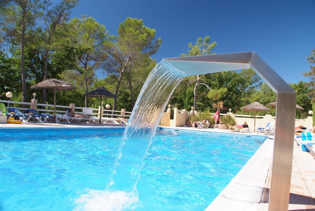Camping Le Parc Saint-Paul-en-Foret Экстерьер фото