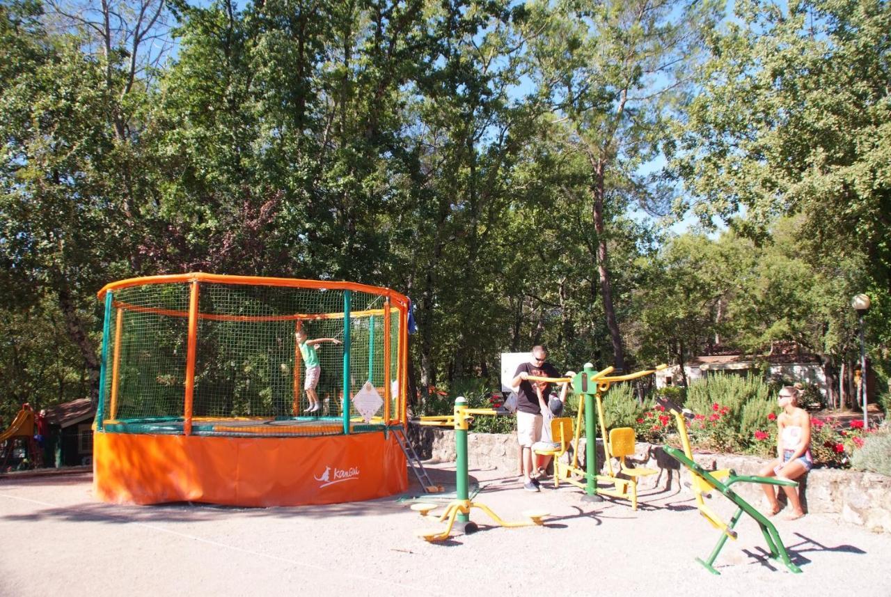 Camping Le Parc Saint-Paul-en-Foret Экстерьер фото