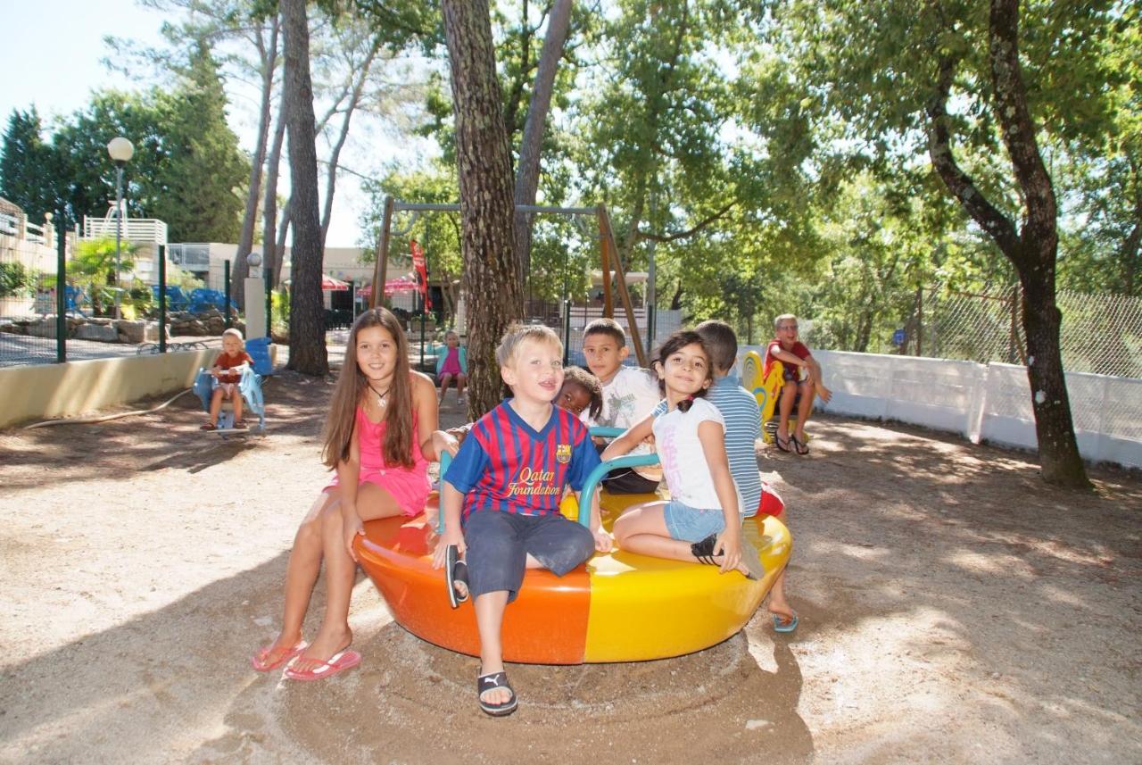 Camping Le Parc Saint-Paul-en-Foret Экстерьер фото